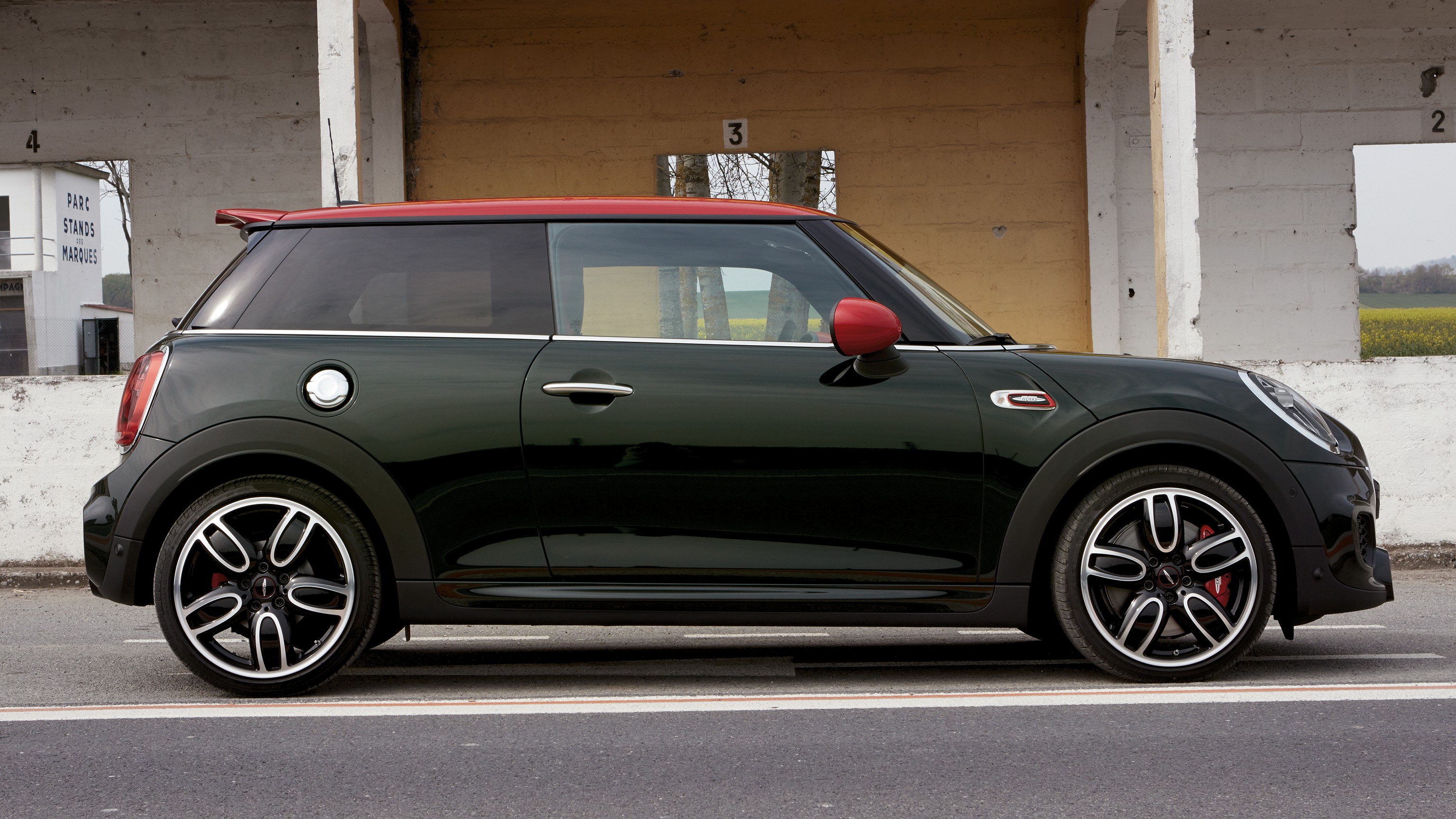 JOHN COOPER WORKS – side view